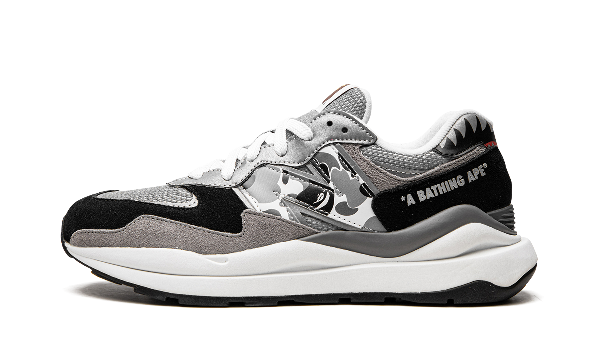 57/40 "Bape x New Balance" M5740BAP