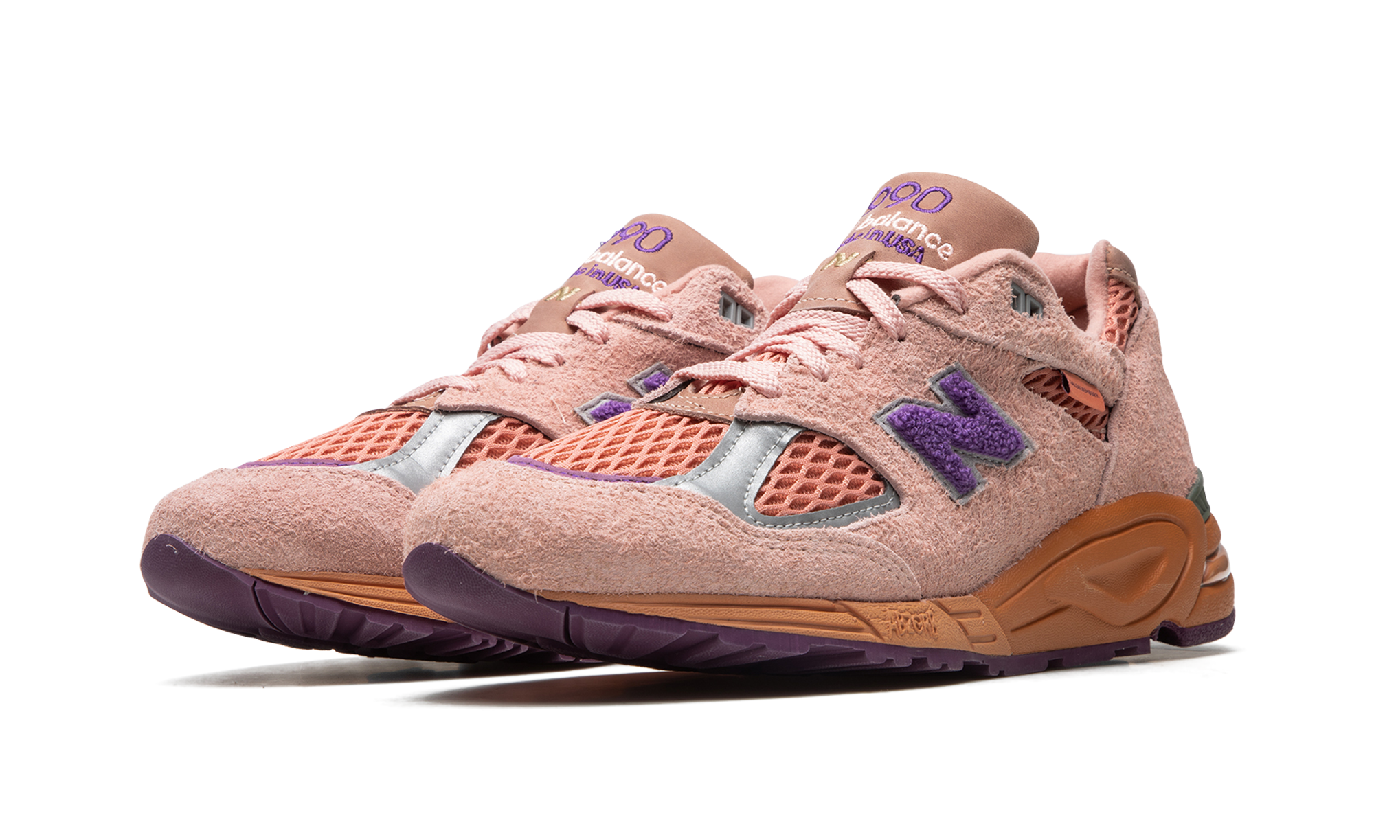 990 V2 "Salehe Bembury - Sand Be The Time" M990SB2